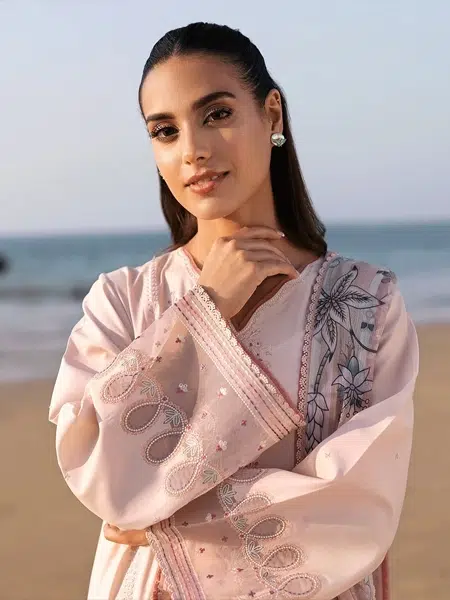 Iqra Aziz – The Bundle of Talent