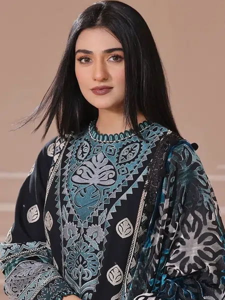Sarah Khan – Grace in Every Frame